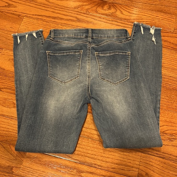 NWOT Distressed Jeans - Picture 2 of 4